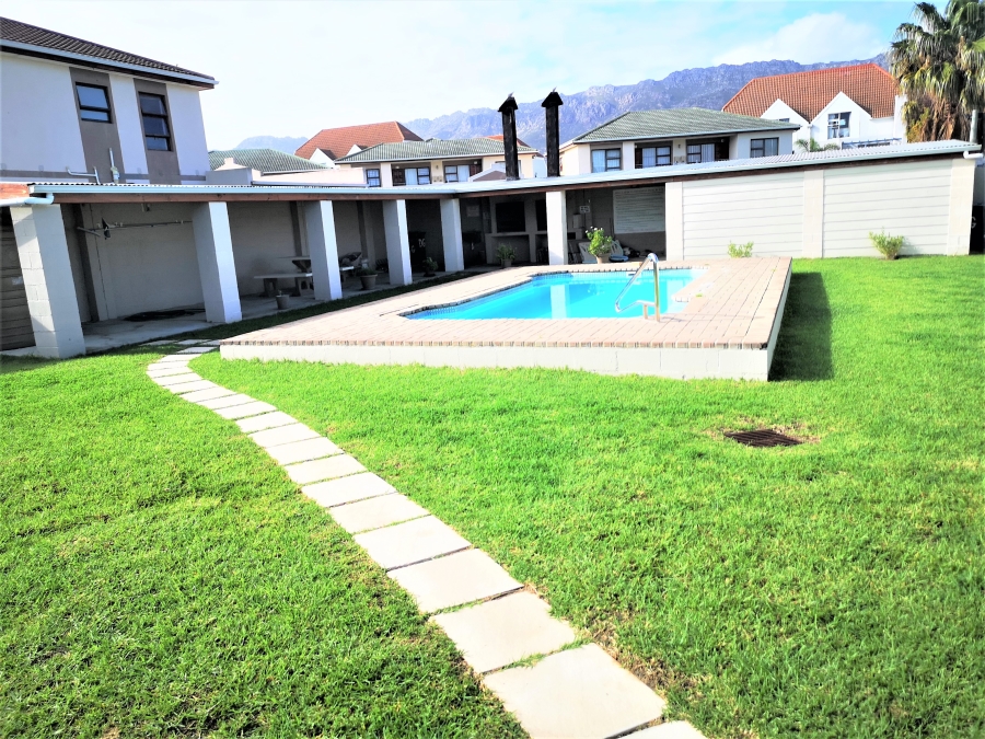 2 Bedroom Property for Sale in Gordons Bay Central Western Cape